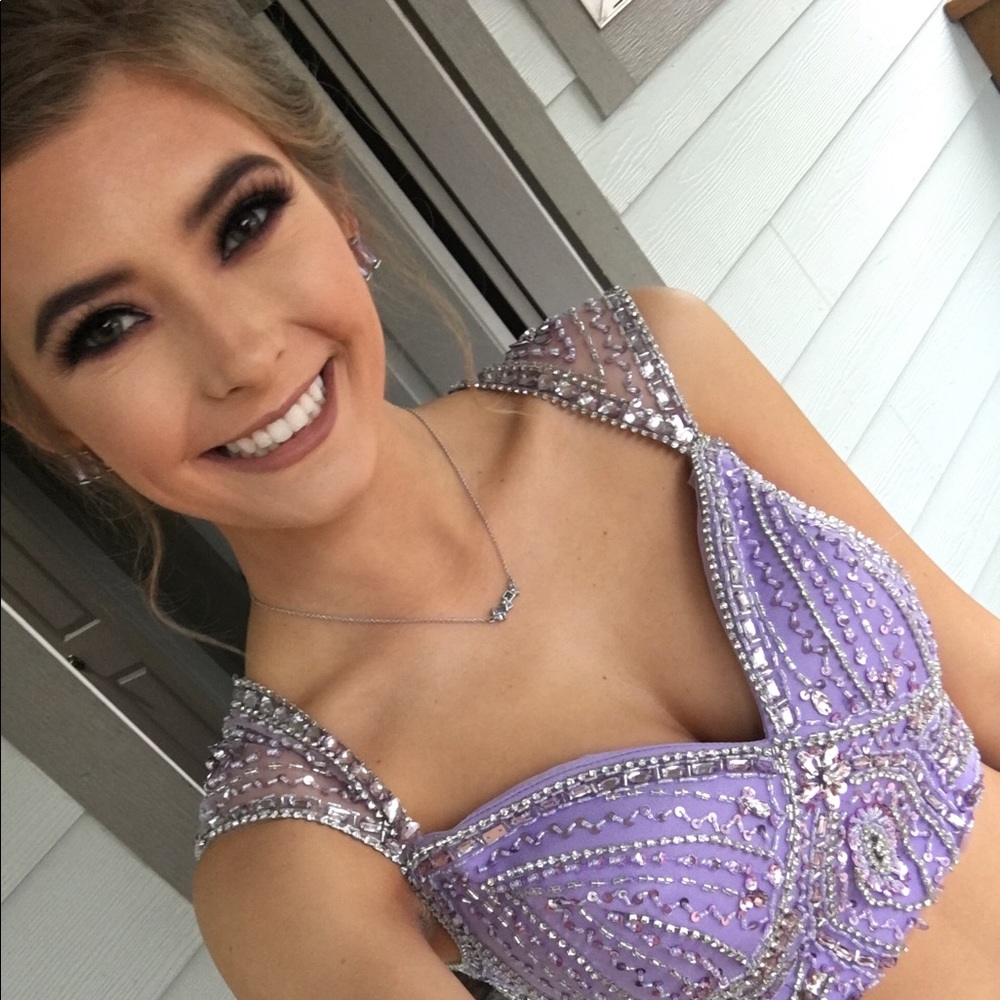 Meet your Posher, Emily